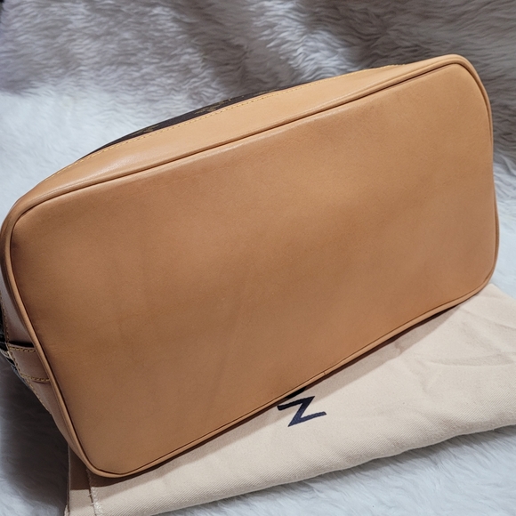 Louis Vuitton Alma PM - Picture 12 of 16